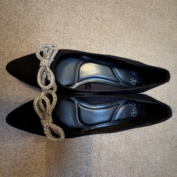 $69.50 Jones New York Women's Quinnie Pointed Toe Embellished Dress Flats size 9 - Picture 2 of 12